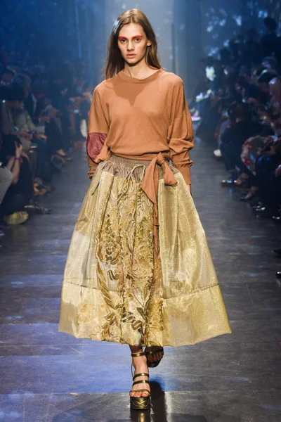 Look 48
